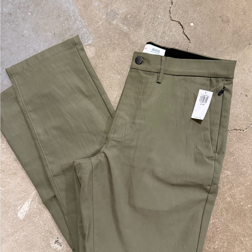 Old Navy Men's Khaki Chinos (Ultimate Tech Slim Material)